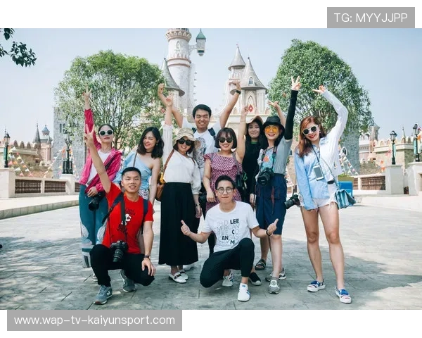 满满少女心!全红婵被观众娃娃雨淹没:满场奔跑捡拾摄像师累坏了