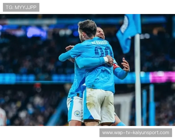 格瓦迪奥尔前插传中，曼城后点包抄到位，格瓦迪奥尔喝水